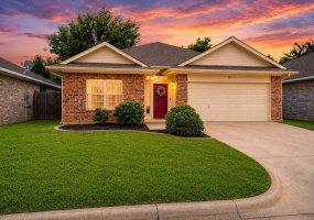 313 313 Texas Dr Garza Beach Estates, Lake Dallas, Texas 75065, 3 Bedrooms Bedrooms, 0 ,2 BathroomsBathrooms,Villa,For Sale,313 Texas Dr, Lake Dallas, TX 75065,313 Texas Dr,1,1007